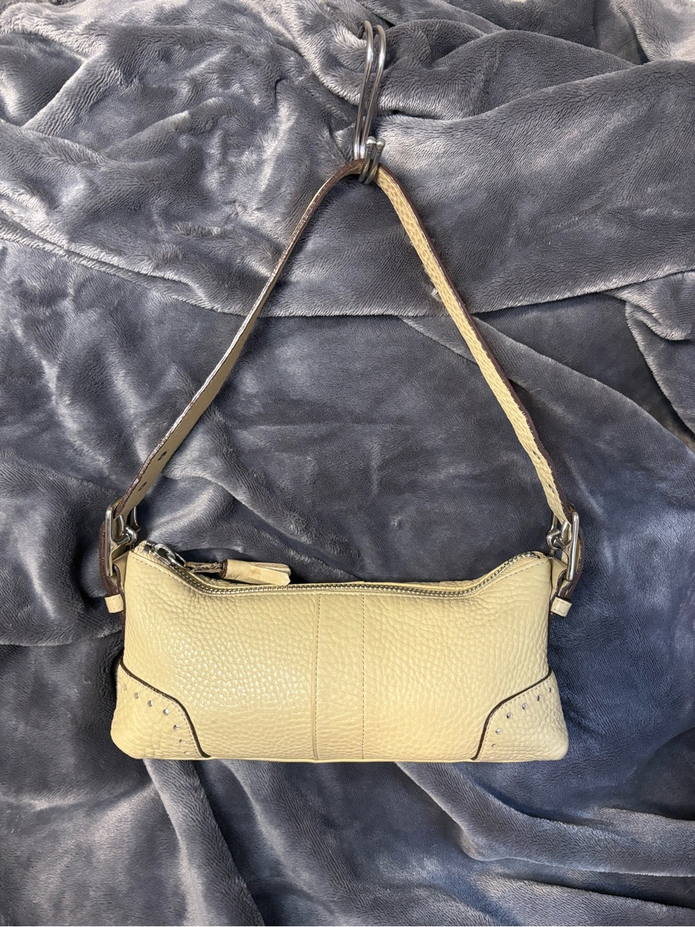 Everyday Pebbled Leather Shoulder Bag in Beige